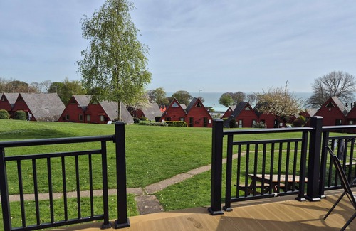 Deal Ski Chalet | WAYFARERS-Stunning SEA VIEWS at Kingsdown Park, with pool on site no118