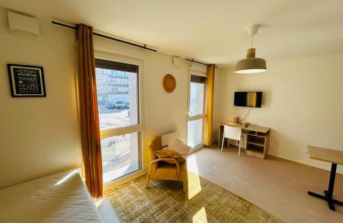 Barbatre Apartment | We Live In R - Suite 101