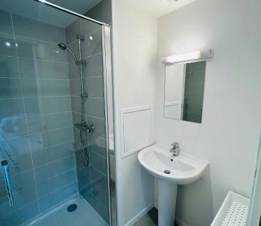 Barbatre Apartment | We Live In R - Suite 101