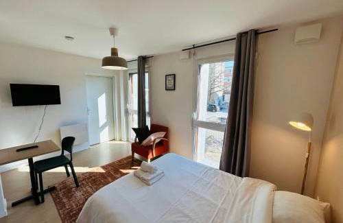 Barbatre Apartment | We Live In R - Suite 103