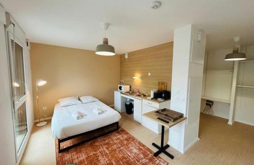Barbatre Apartment | We Live In R - Suite 103