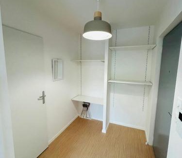 Barbatre Apartment | We Live In R - Suite 103