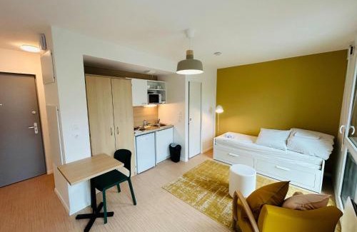 Barbatre Apartment | We Live In R - Suite 202
