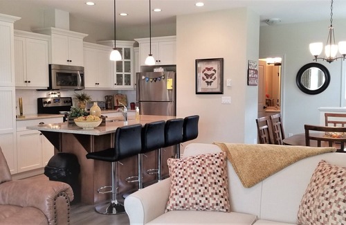 Okanagan-Similkameen House | *We're exempt from BC short term rental regulations! Right next to the pools
