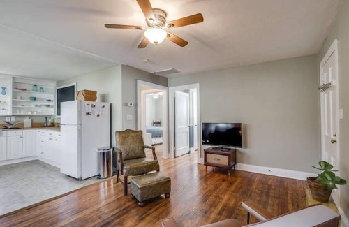 Sylvan Park Cottage | We would love to have you as our guest!