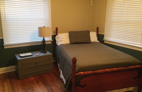 Sylvan Park Cottage | We would love to have you as our guest!
