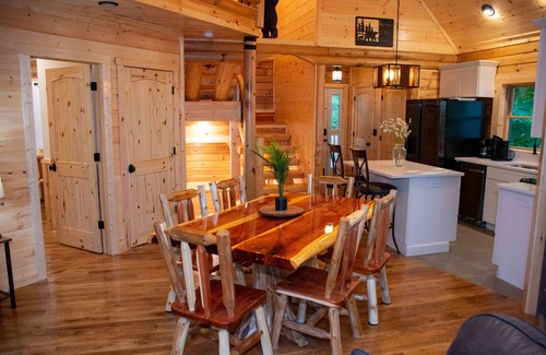 Wears Valley Cabin | Wears Beary Grateful Retreat - Brand New 2BR Real Log Cabin in Wears Valley!