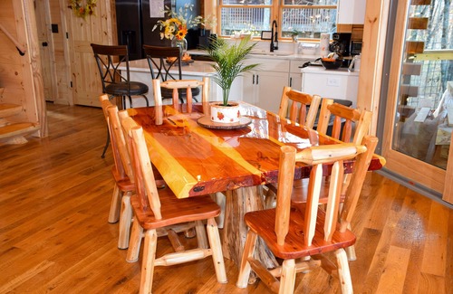 Wears Valley Cabin | Wears Beary Grateful Retreat - Brand New 2BR Real Log Cabin in Wears Valley!