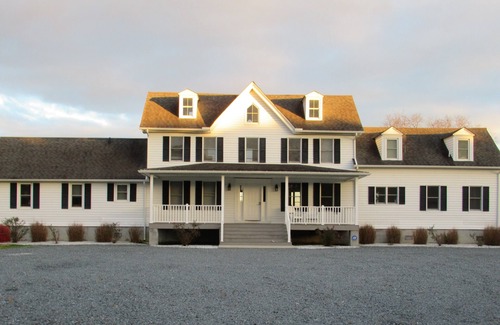 Cambridge House | Weddings/Reunions/Corp & Private Retreats 22 Acre Chesapeake Waterfront Estate