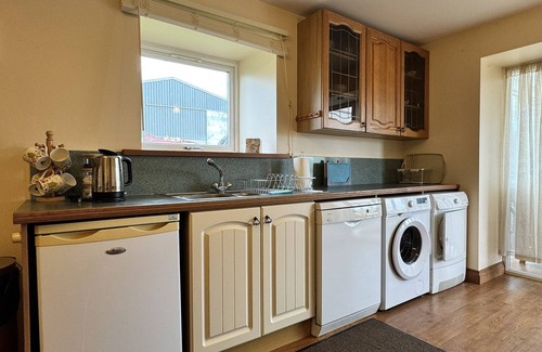 Kirkcudbright Cottage | Wee Newton - a house that sleeps 6 guests in 2 bedrooms