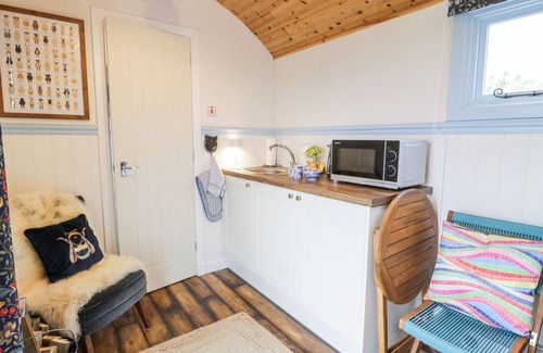 Kirkmichael Cottage | WEE SHEPHERD'S HUT, romantic, with a garden in Maybole