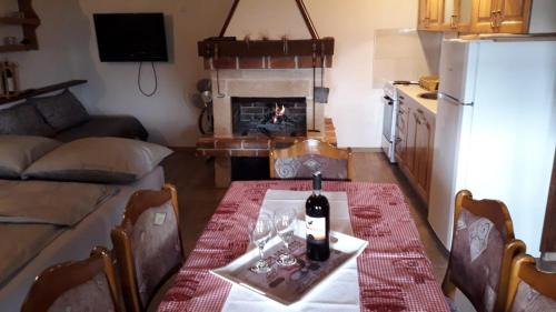 Canton 10 House | Weekend House Petar