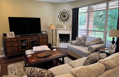 Oxford House | Weekend Rental for Ole Miss Football/Baseball, Graduation, Double Decker & More!
