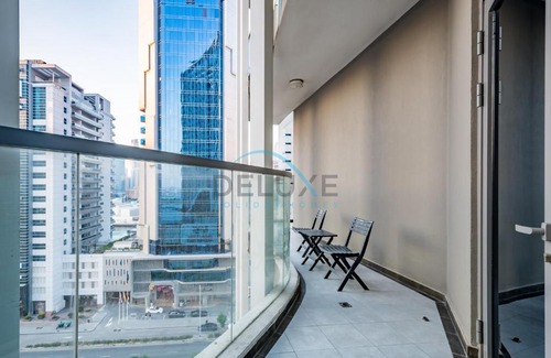 Business Bay Apartment | Weekly Deal 3BR with Overlooking Canal & City Views by Deluxe Holiday Homes