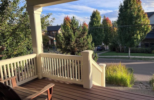 Cedar Mill Apartment | Weekly/Monthly Luxury Executive 1-Bedroom – Elegance and Comfort in Portland