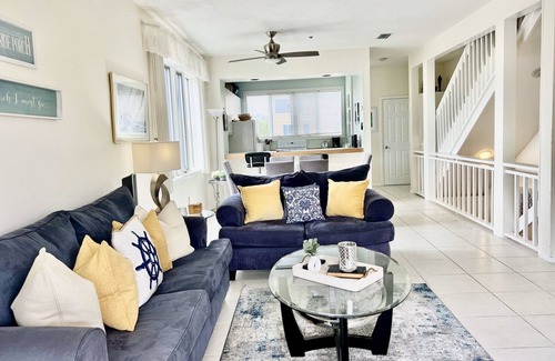 Whitney Beach House | Weekly/Monthly Rental - Spacious Condo In Longboat Key Resort Close To.