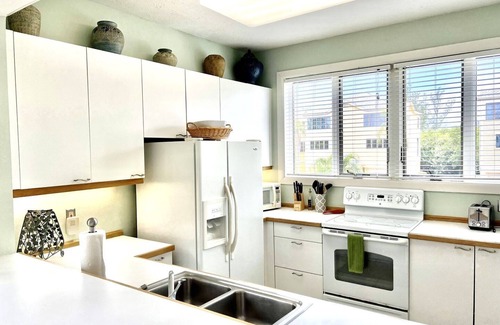 Whitney Beach House | Weekly/Monthly Rental - Spacious Condo In Longboat Key Resort Close To.