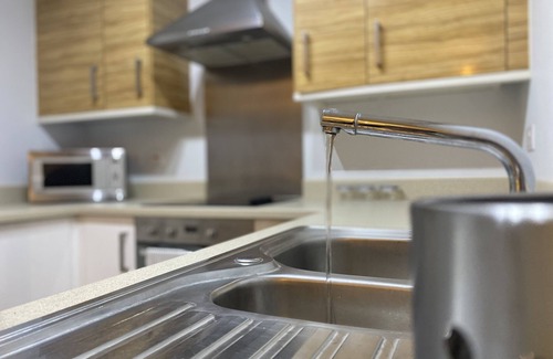 Merton Apartment | Weekly & Monthly Stays for/Business/Contractors/Relocators/Families