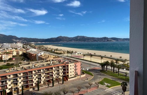 Castello d'Empuries Apartment | Weekly rental apartment 50 m from the beach in empuriabrava spain