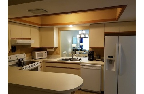 Sarasota Villa | Weekly Rentals/Resort Style Vacation/End Unit/Private Backyard