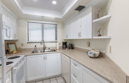 New Smyrna Beach Condo | Weekly Special! Comfortable Unit With Ocean View! Beachfront Pool! - OT403