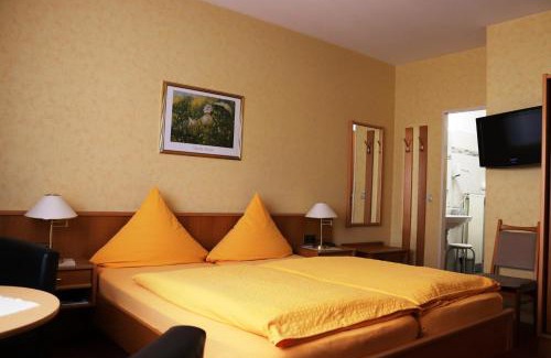 Zeltingen-Rachtig House | Weinstube Pension Moselblümchen