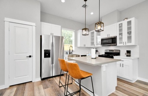 Northside House | Welcome to a brand-new modern home of perfect tranquility. Home away from home.