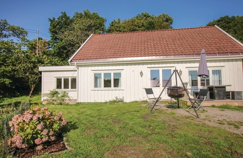Mandal House | Welcome to a charming and nicely located vacation home.
