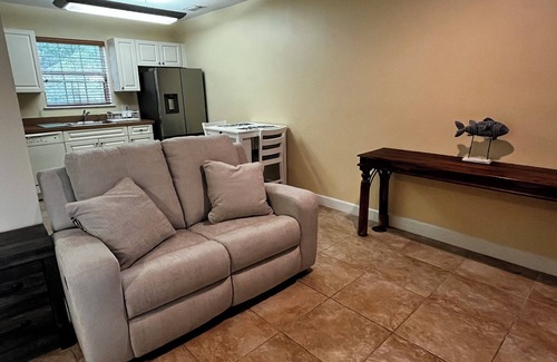 Stuart Apartment | Welcome to Aqua Aura a Charming studio with AC in Stuart - Perfect for a getaway