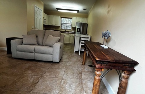 Stuart Apartment | Welcome to Aqua Aura a Charming studio with AC in Stuart - Perfect for a getaway