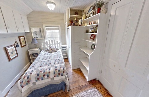 Fayetteville House | Welcome to Bootstrap at Round Top, Texas!