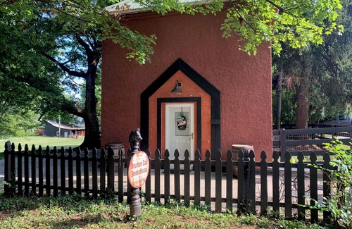 Bardstown Cottage | Welcome to Bourbon Oak Smokehouse, in the heart of Bardstown, KY