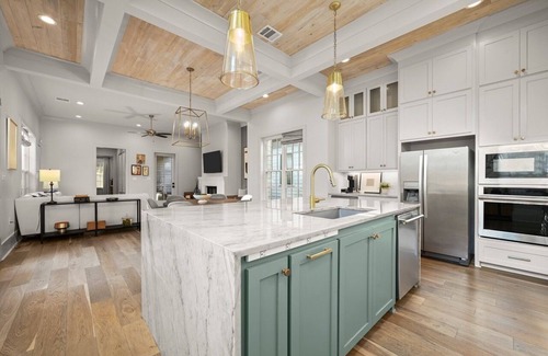 Highlands - Perkins House | Welcome to Casa De Burreaux - Stylish Home