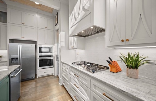 Highlands - Perkins House | Welcome to Casa De Burreaux - Stylish Home