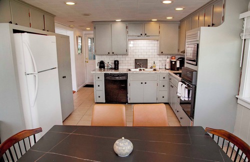 Hammondsport House | Welcome to Casa Keuka – Midcentury Calm on the Lake