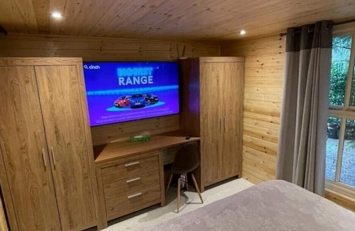 Southampton Cabin | Welcome to country Lodge surrounded by trees