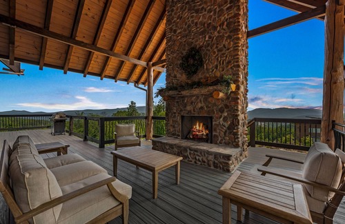 Gatlinburg - Pigeon Forge Cabin | Welcome to Dancing Fox! Luxury 7BR, Indoor Pool, Fire Pit, Wow Views!