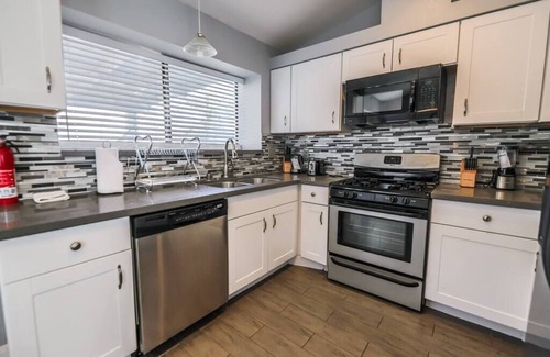 Paradise Villa | Welcome to Fabulous Las Vegas! Located minutes away from the Las Vegas Strip
