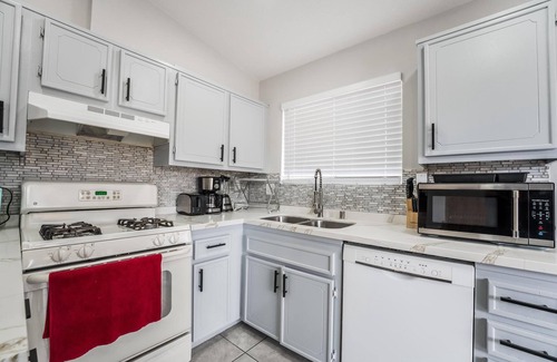 Spring Valley House | Welcome to Fabulous Las Vegas! Located minutes away from the Las Vegas Strip