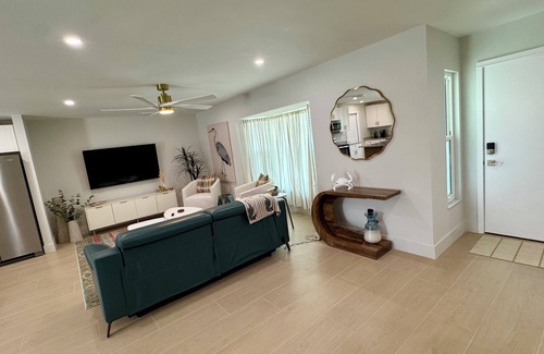 Sarasota House | Welcome to “Idle Time” Tropical Paradise less than 1 mile from Siesta Key.