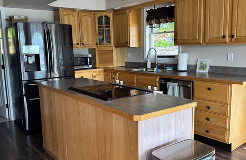 Hadley House | Welcome to Ledgerock, A 3-bedroom Lake Front house on The Great Sacandaga Lake.