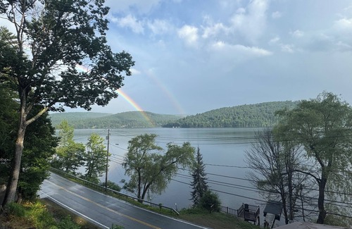 Hadley House | Welcome to Ledgerock, A 3-bedroom Lake Front house on The Great Sacandaga Lake.