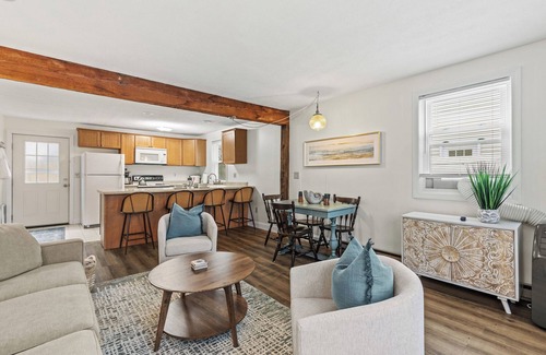 York Beach Condo | Welcome to Ocean Breeze Haven
