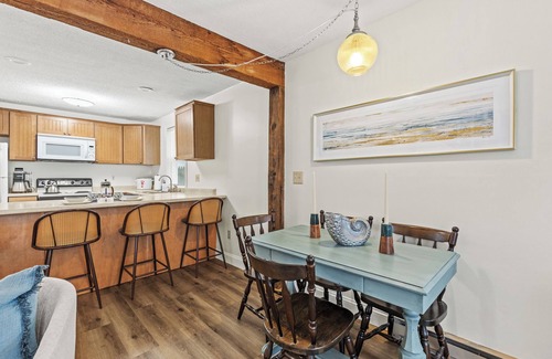 York Beach Condo | Welcome to Ocean Breeze Haven