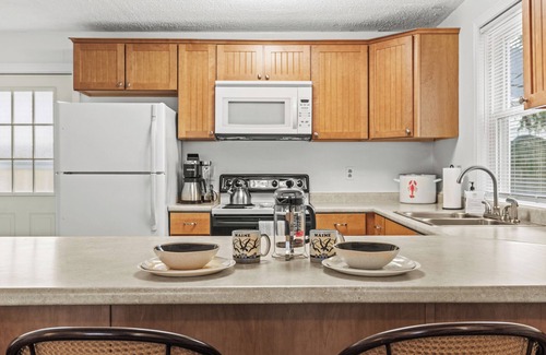 York Beach Condo | Welcome to Ocean Breeze Haven