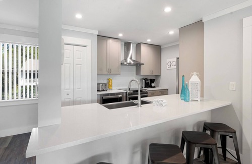 Cassine Village House | Welcome to Sea Ya-2 bedroom, bikes, community pool