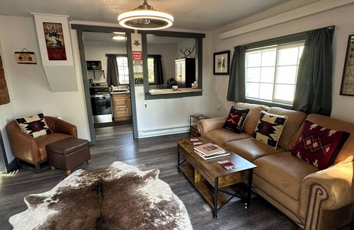 Hulett House | Welcome to The Hulett Hideout in historic downtown! Walk everywhere!