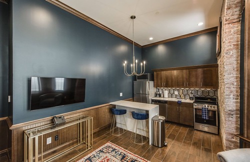 Downtown Nashville Apartment | Welcome to the legendary Southern Turf Building in the heart of downtown Nashville, Tennessee!