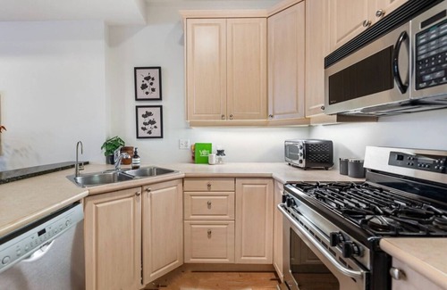 Fashion District House | Welcome to the oasis of Toronto downtown