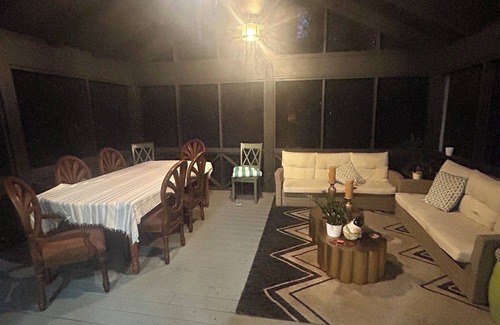Country Club House | Welcome to the perfect Oxford getaway for an Ole Miss game.
